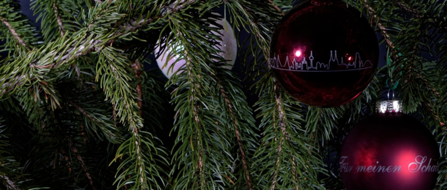 Lasergravur auf Christbaumkugeln